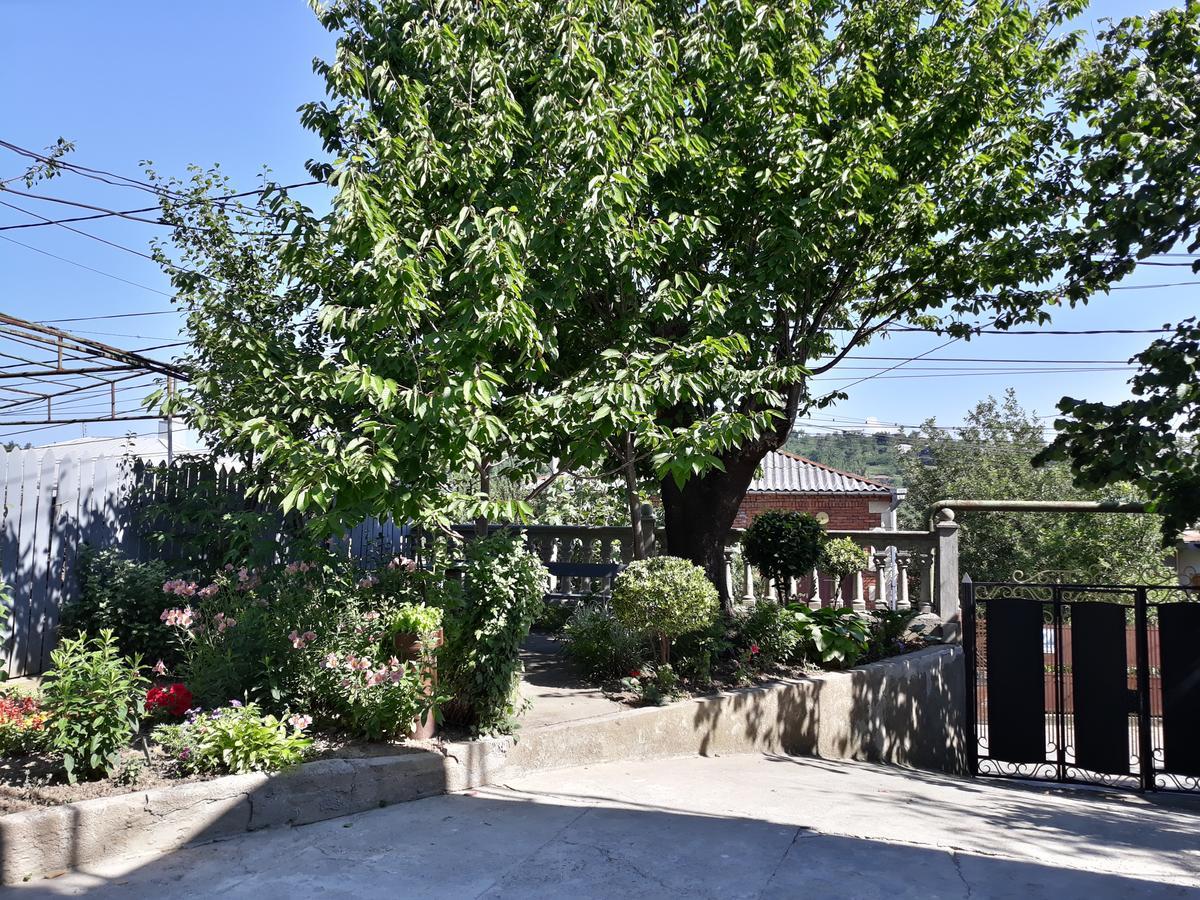 Our House Kutaisi Hotel Buitenkant foto